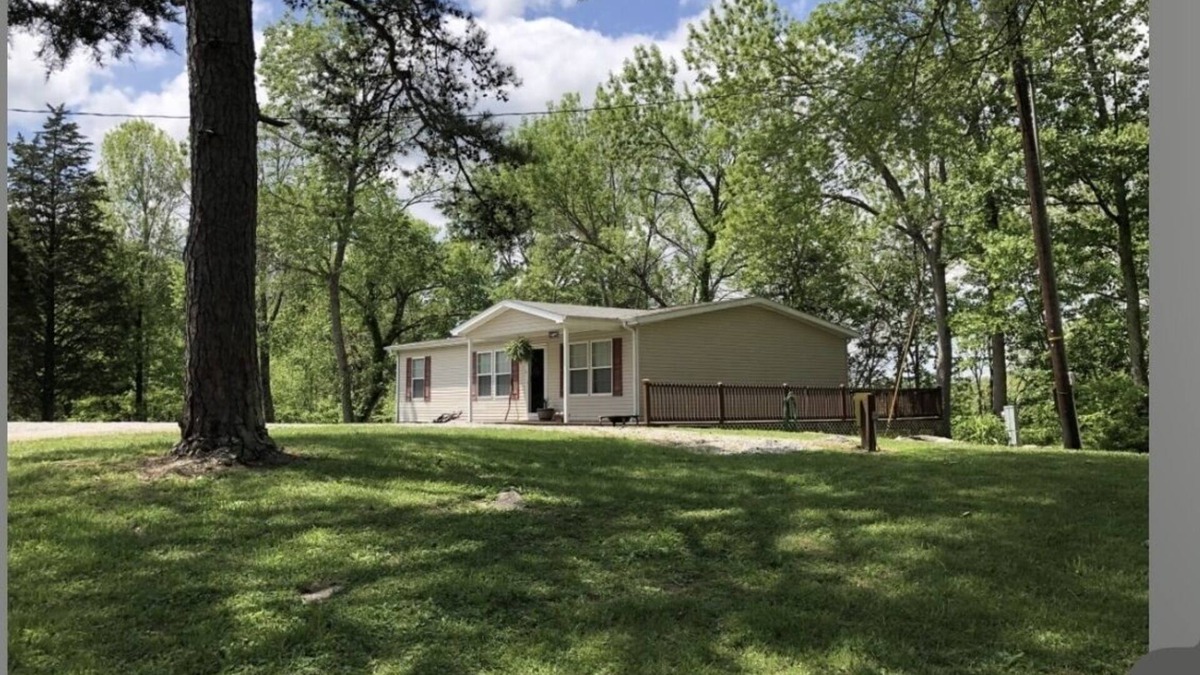 Burnside House | Peaceful home with lake front views! Swimming, fishing, minutes to LCRH