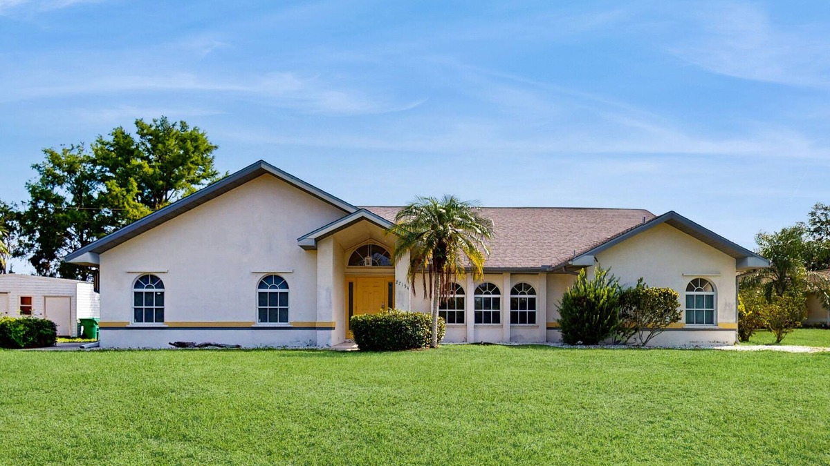Harbour Heights House | Peaceful home with water views, canal access & ping-pong table