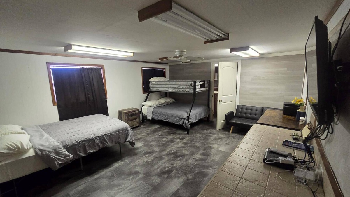 Golden Meadow Apartment | Peaceful hotel suites with AC in Golden Meadow