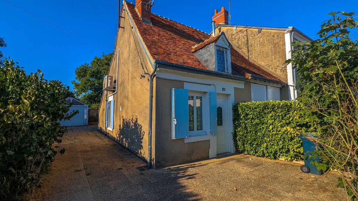 Chateauroux Cottage | Peaceful house in Châteauroux with garden and private parking