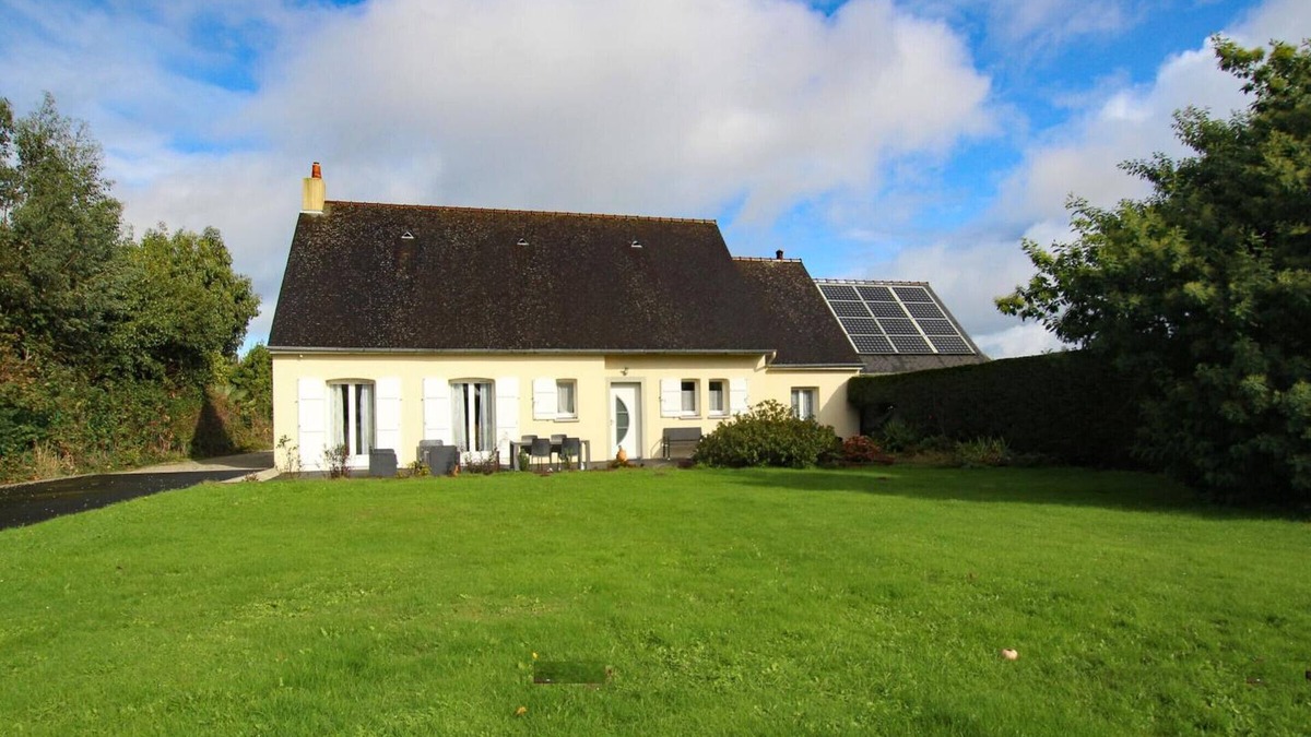 Fermanville Cottage | Peaceful house in Fermanville: Garden, terrace, pets allowed