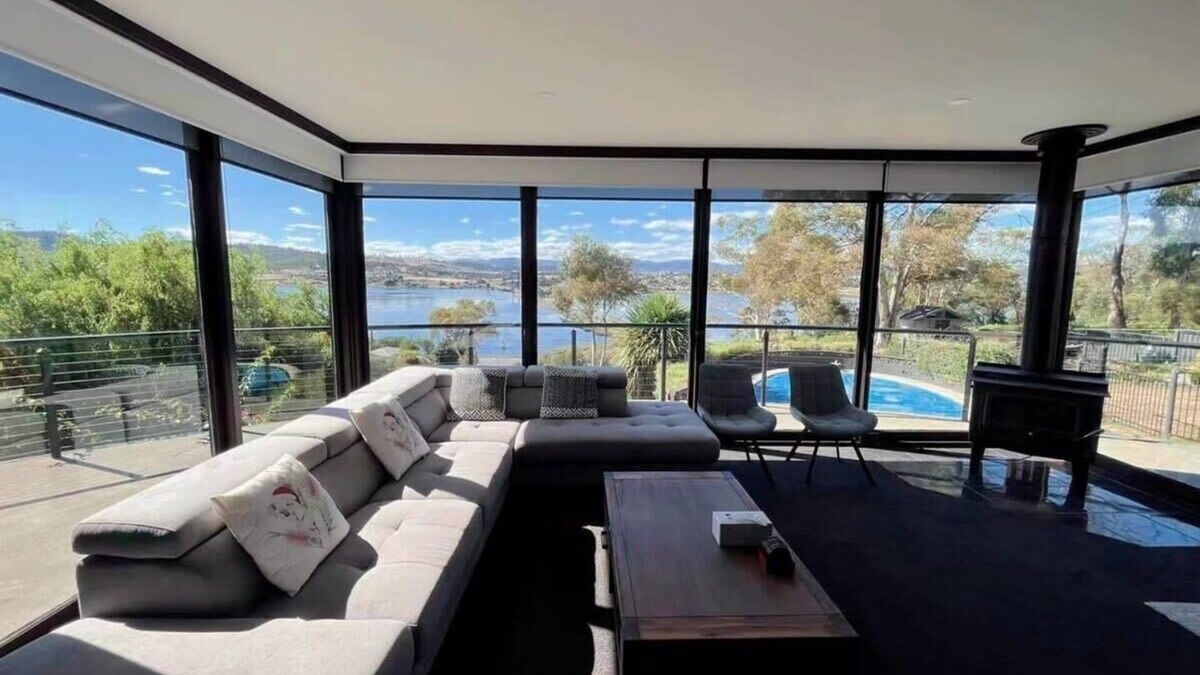 Granton Villa | Peaceful house with great ocean & mountain view!