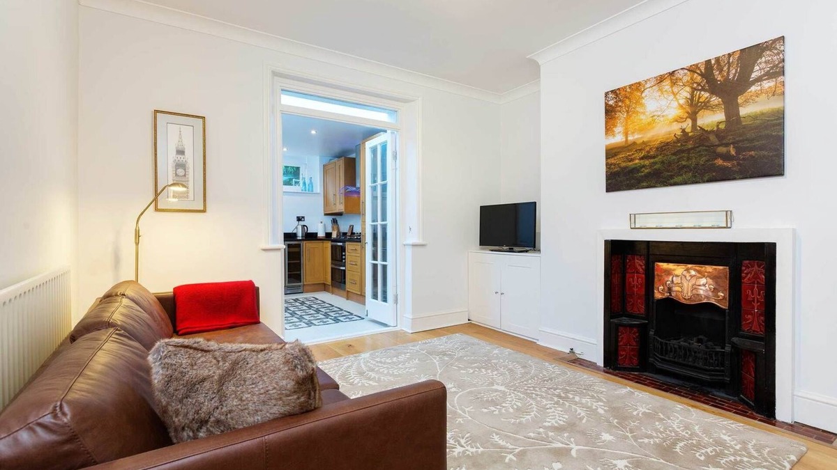 Wimbledon Apartment | Peaceful in Wimbledon, by Veeve