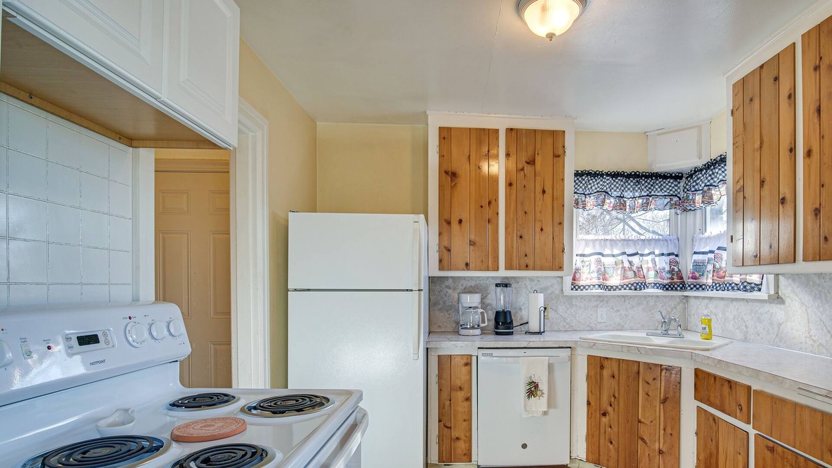 Klamath Falls House | Peaceful Klamath Falls Home w/Large Fenced Yard!