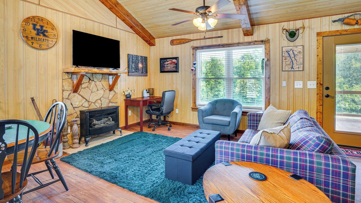 Kuttawa Cabin | Peaceful Kuttawa Cabin w/Fire Pit: Explore & Play