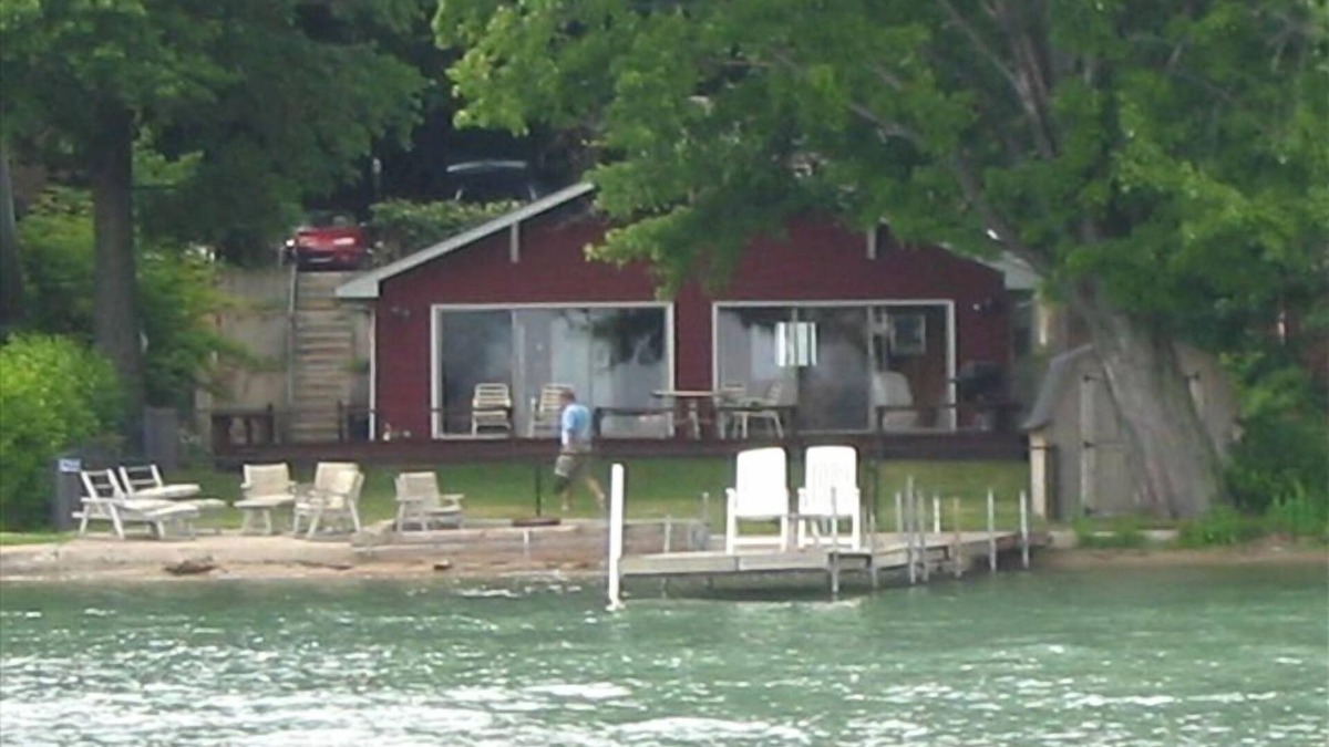 Cassopolis House | Peaceful Lake-Front Family Home - Fenced Yard