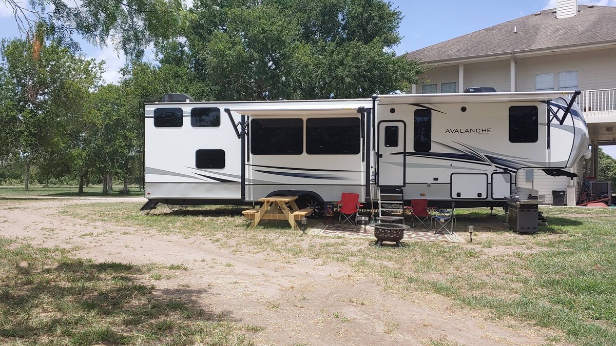 Mathis House | Peaceful lake front Glamping Camper across from State Park