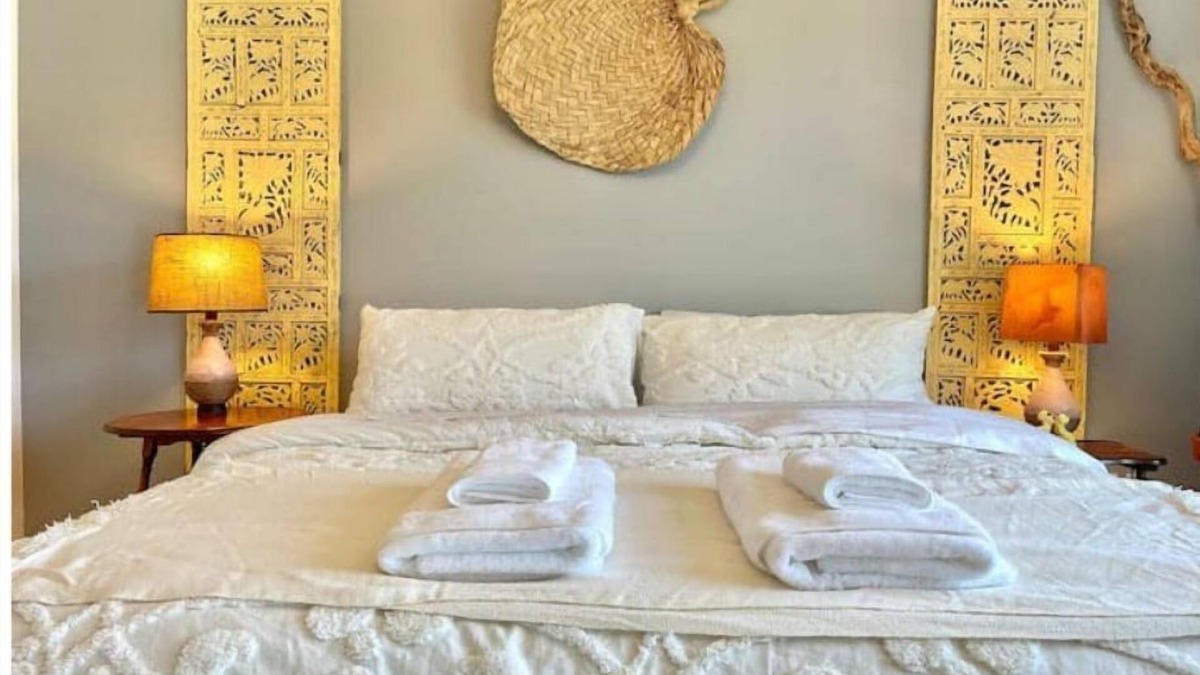 Woodridge House | Peaceful Lake House Sauna,Hot tub,& Pool getaway in the Catskills