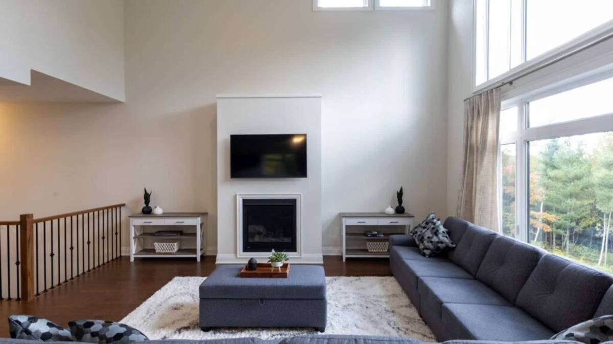 Dwight House | Peaceful Lake of Bays Cottage Getaway