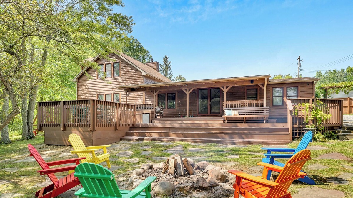 Deerfield Cabin | Peaceful Lakefront Cabin Retreat with Hot Tub!