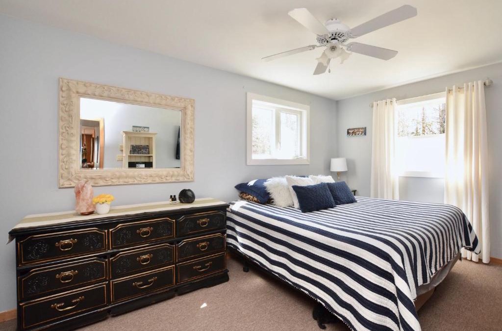 Springfield House | Peaceful Lakefront Cottage