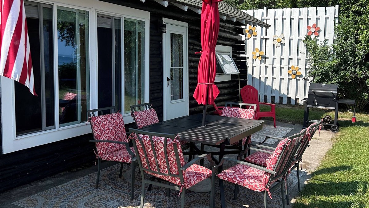 Cheboygan Cabin | Peaceful Lakefront Getaway 2 B/1 BA