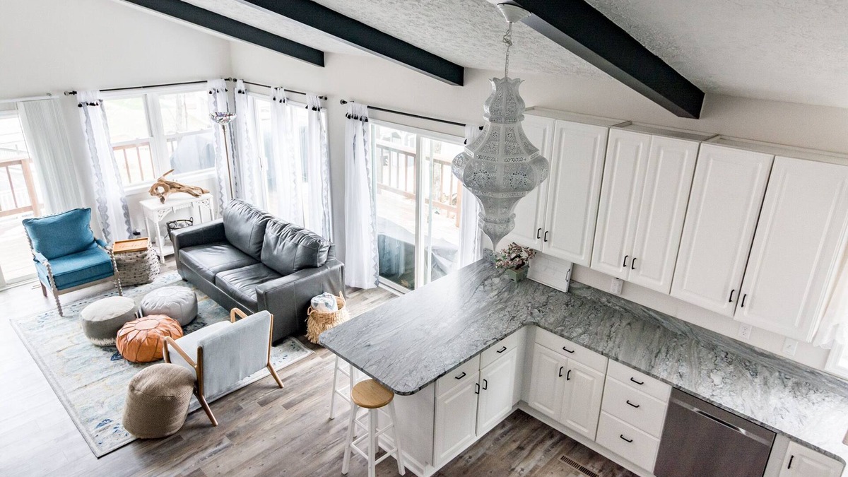 Howard House | Peaceful Lakefront Getaway with Ping Pong!