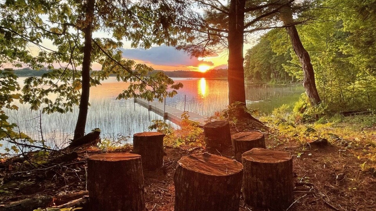 Waldoboro House | Peaceful Lakefront Refuge in the Woods