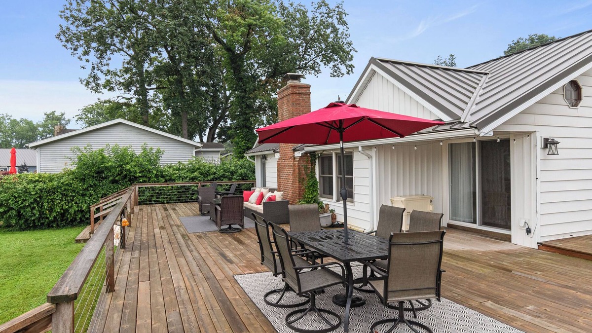 Bristol House | Peaceful Lakehouse Crystal Clear Water Views Family Fun