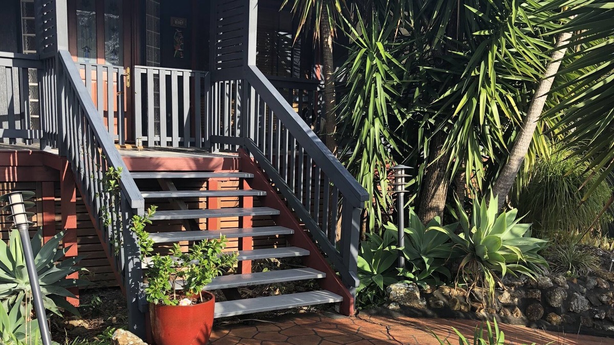 Elizabeth Beach House | Peaceful Lakeviews, Pool and a stroll to Elizabeth Beach- linen provided