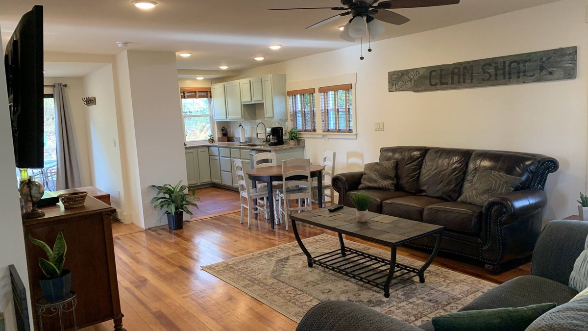 Nuangola Cottage | Peaceful Lakeview Cottage near Ski Resorts