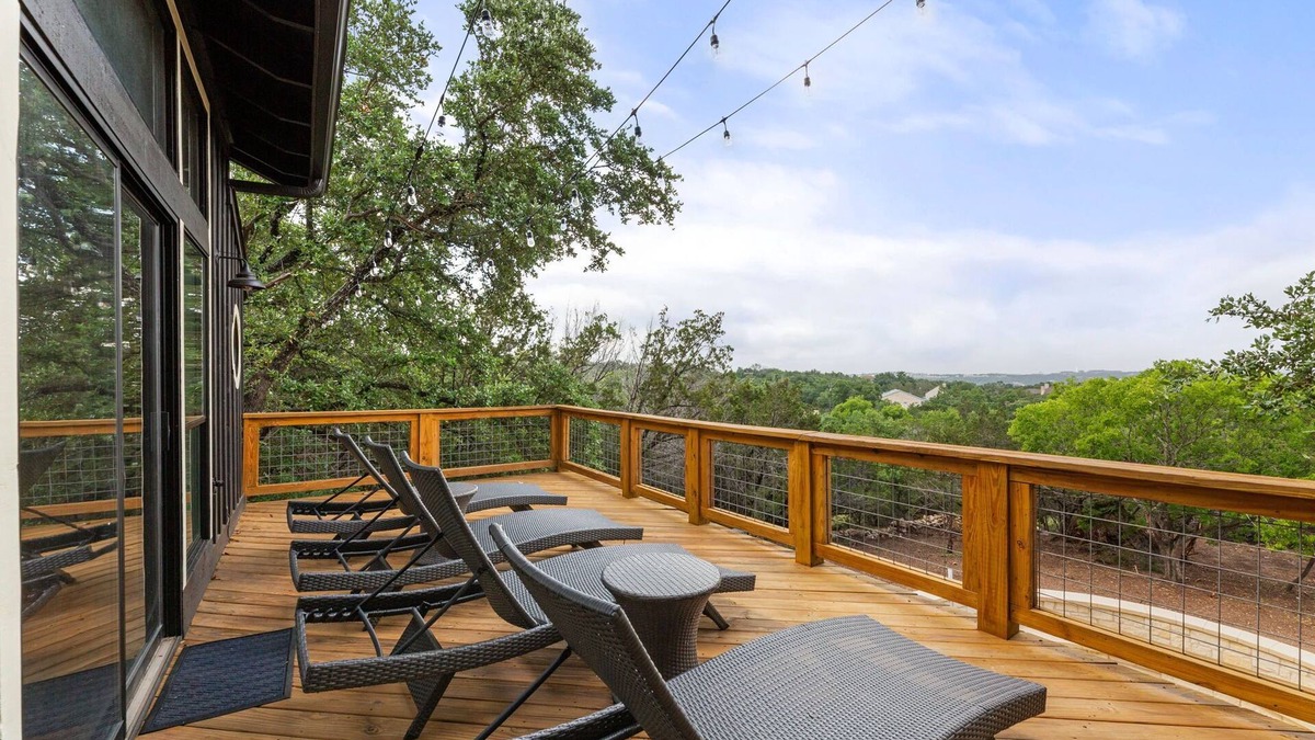 La Hacienda Estates House | Peaceful Lakeview Home, Family sized!