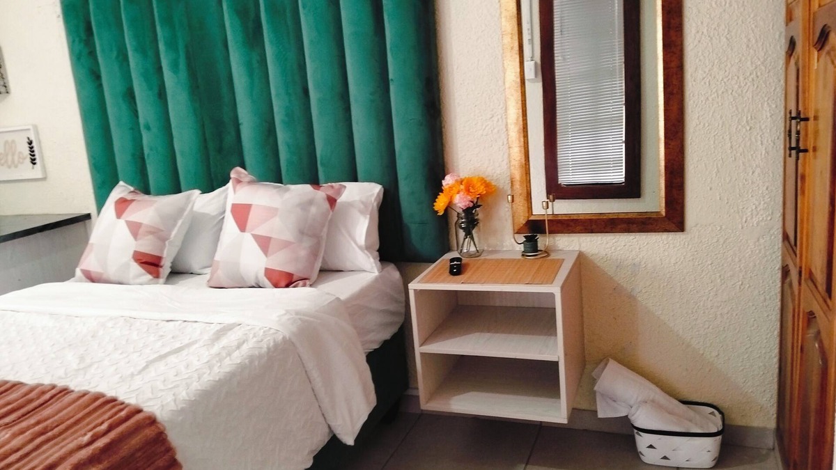 Kempton Park Cabin | Peaceful lodge with free WiFi in Kempton Park, near airport, near airport
