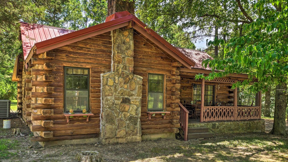 Emerald Beach Cabin | Peaceful Log Cabin Escape Near Table Rock Lake!
