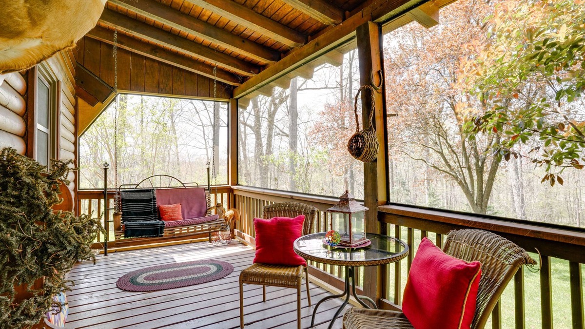 Luray Cabin | Peaceful Luray Cabin w/Hot Tub, Deck & Fire Pit!