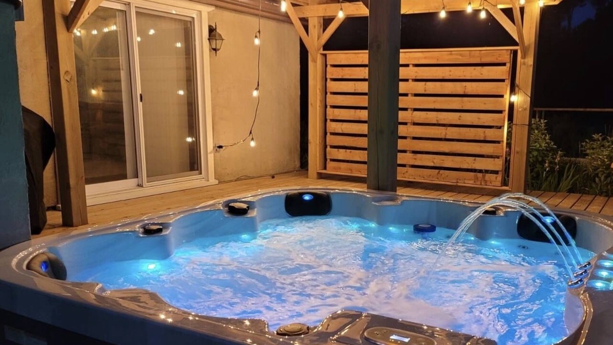 Carrying Place House | Peaceful Luxury in Prince Edward County – Hot Tub, EV Charger