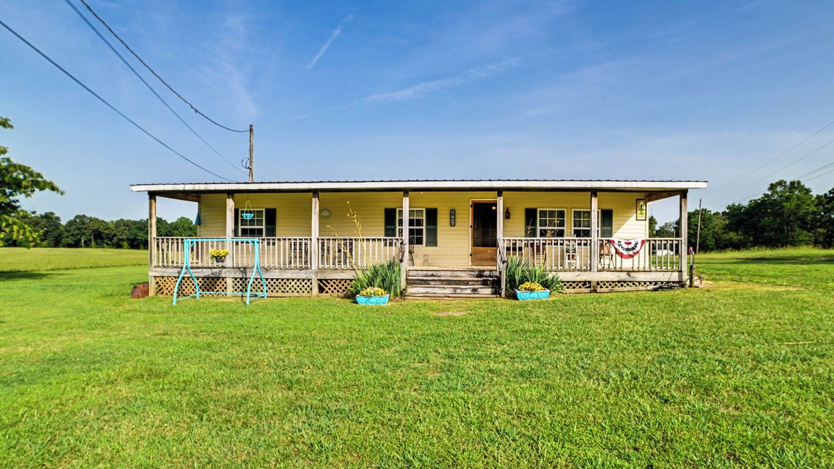 McEwen House | Peaceful McEwen Home w/Spacious Yard!