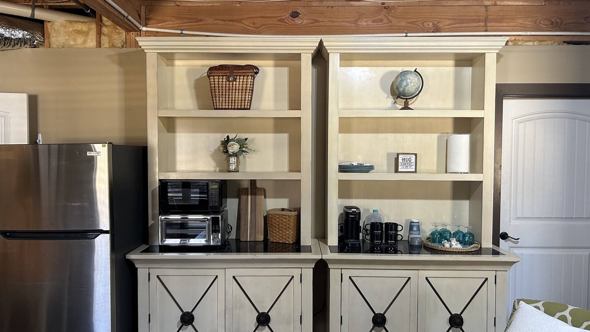 Westover House | Peaceful Meadows Retreat, Relax and Renew Right Outside of Town!