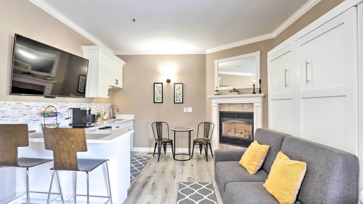 Midway Apartment | Peaceful Midway Studio w/Mountain + Golf Views!