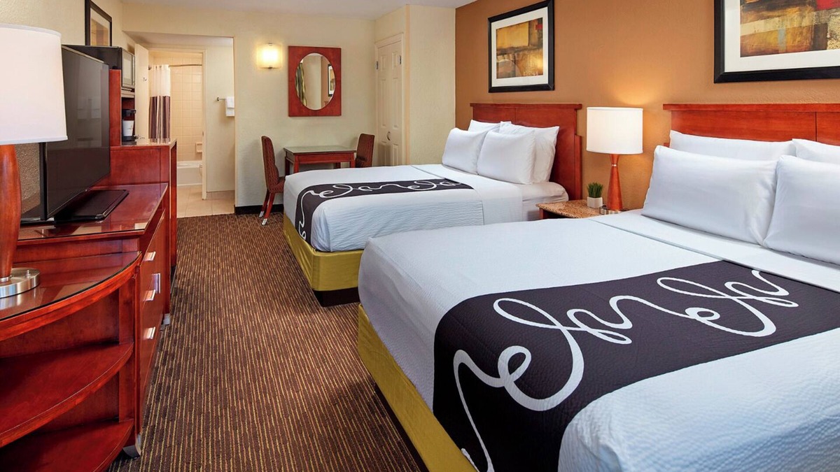 Mission Valley Hotel | Peaceful Mission Valley Room - Two Family Ready Stays