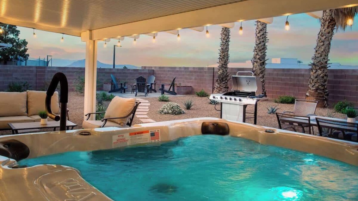 Highland Hills House | Peaceful & Modern 3 BR Las Vegas Home w/Hot Tub!