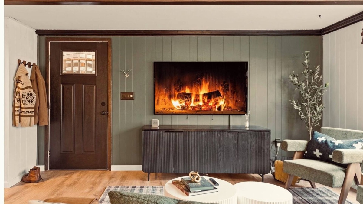 Pocono Pines Cabin | Peaceful Modern Cabin I Fire Pit I Work Space I Centrally Located