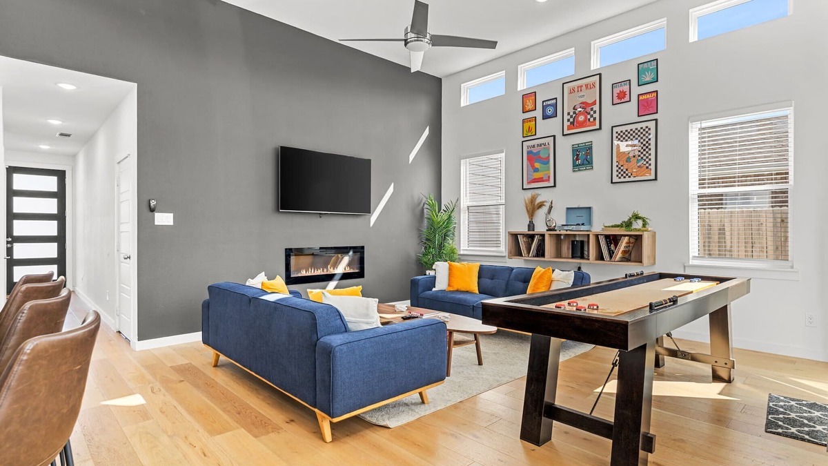 West Dallas House | Peaceful Modern Home, Close to Downtown Energy