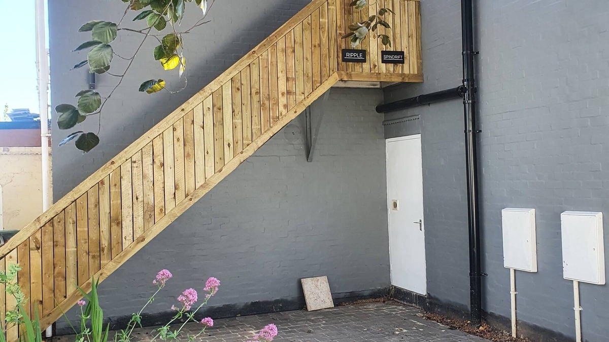 Pershore Apartment | Peaceful Modern Riverview Apartment With Separate Bedroom and Fully Equipped