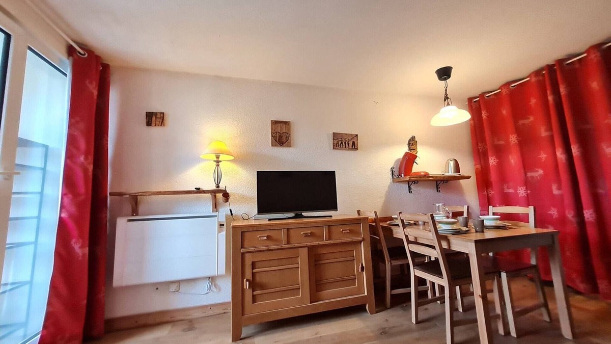 Mont-de-Lans House | Peaceful Mountain Apartment