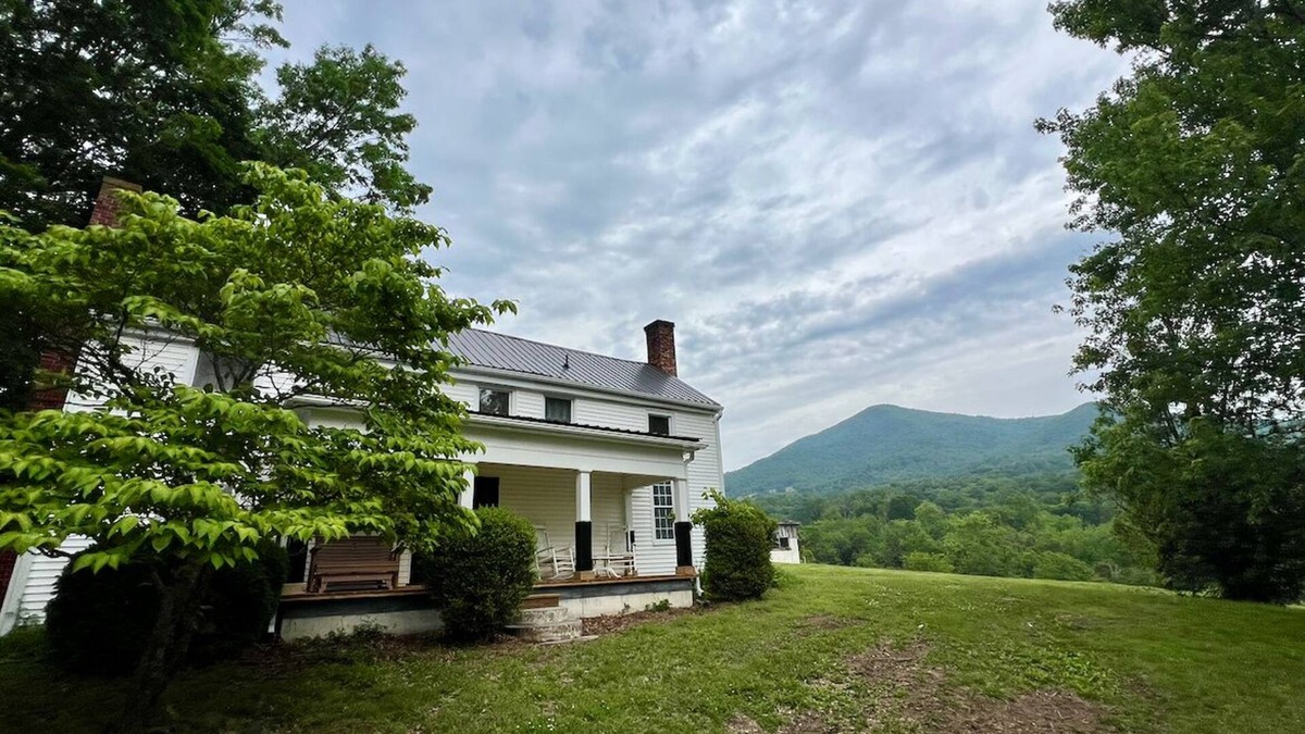 Peaks Other | Peaceful Mountain Escape for Families – 3BR 2BA Farmhouse at Base of Sharp Top