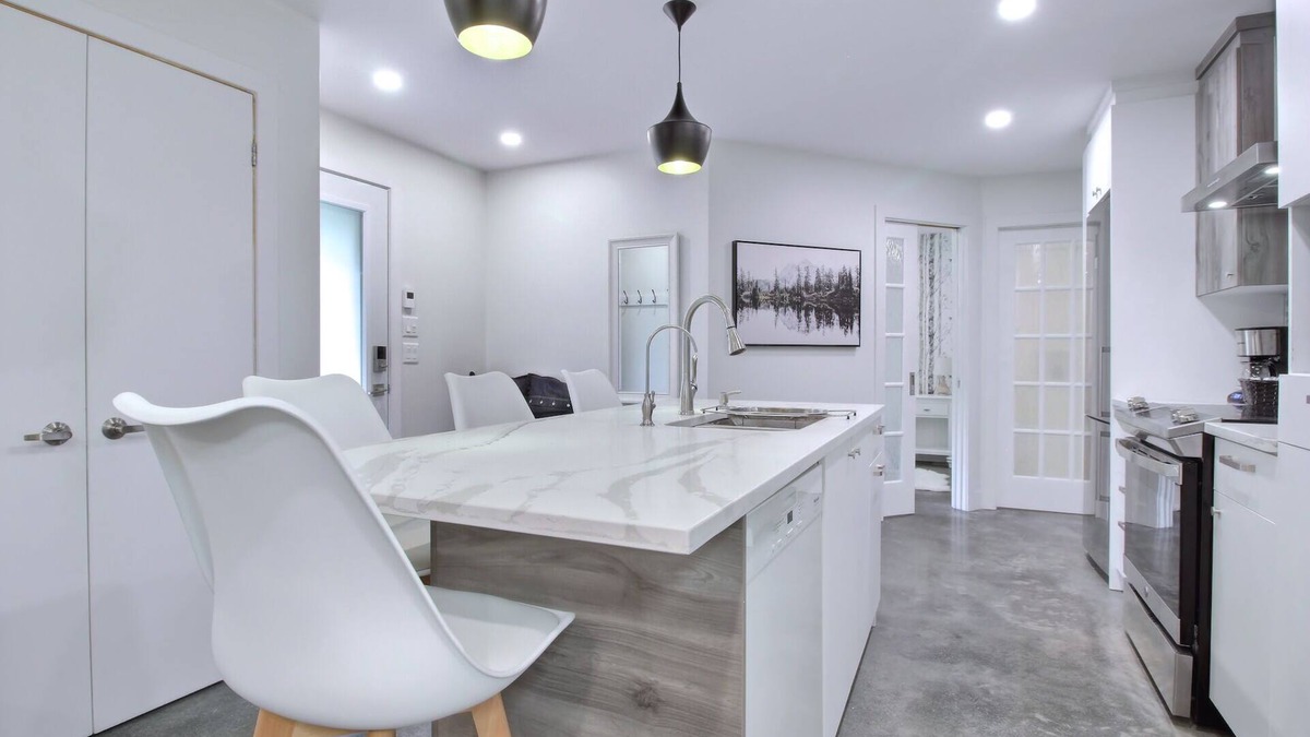 Bromont Apartment | Peaceful Mountain Side Appartment Fully Equiped and Close to Many Activities