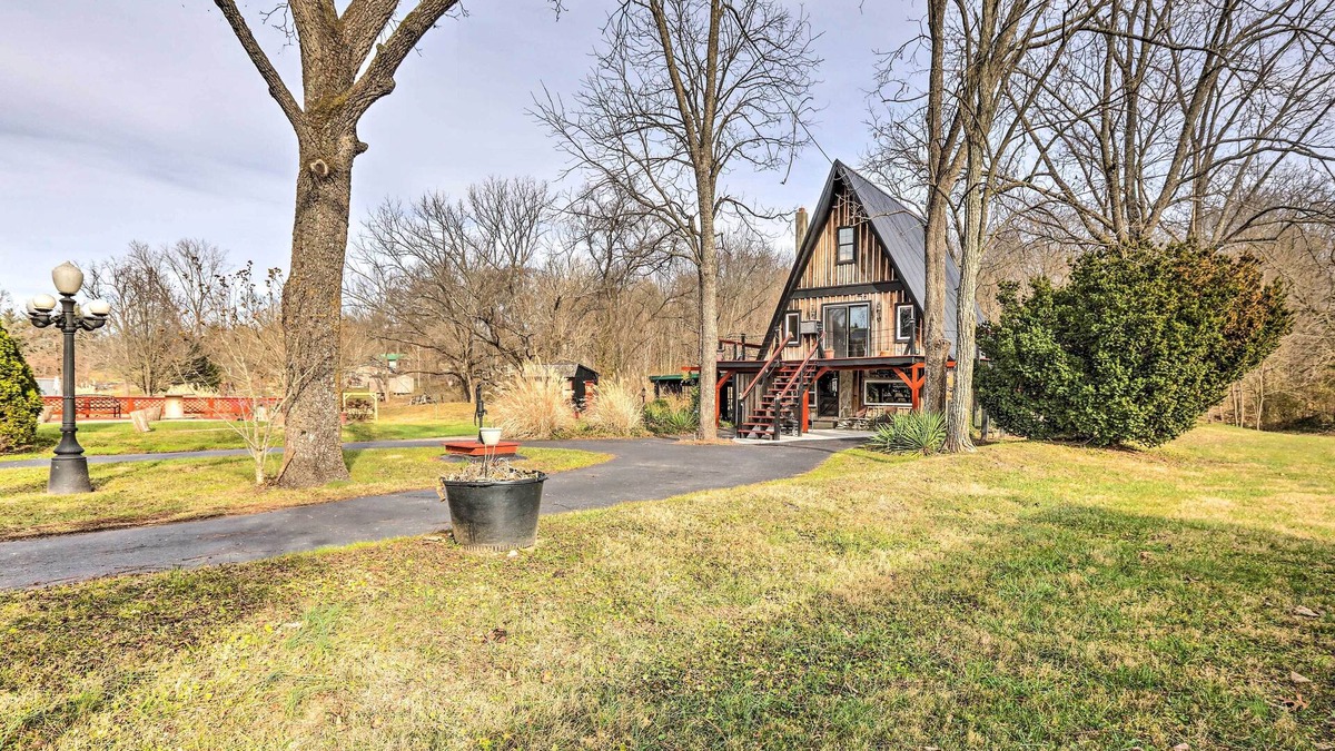 Mount Sterling Cabin | Peaceful Mt Sterling Cabin: Deck & Fire Pit!
