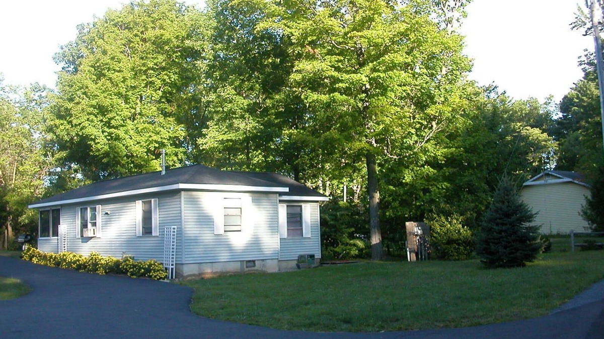 Fort Ann Cottage | Peaceful Nest: Family cottage with boat slip on Lake George, NY