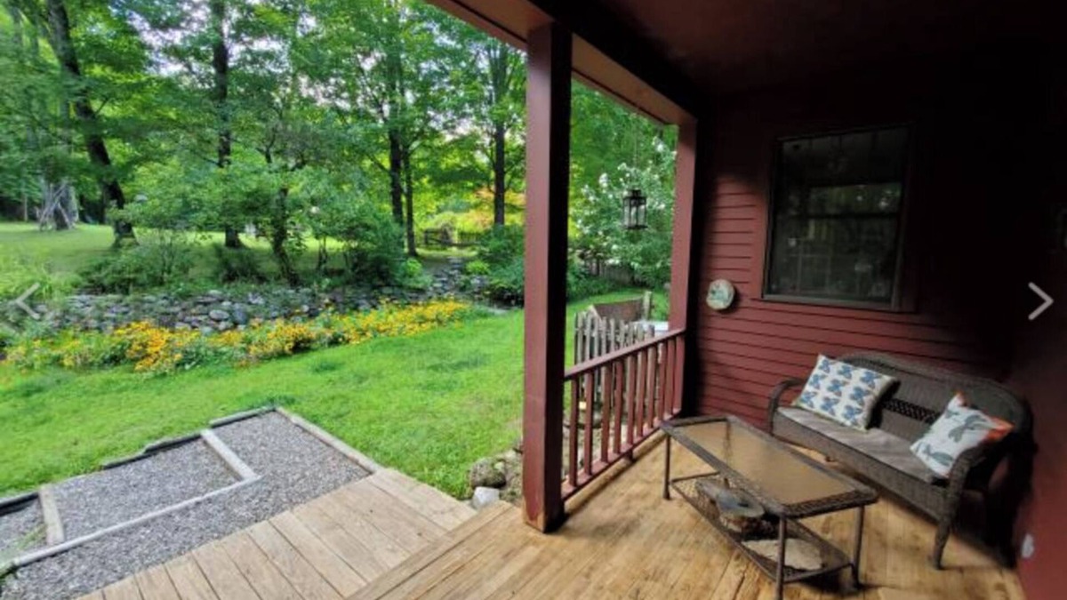 Middle Grove House | Peaceful New England Cottage w/pool in nature 10 minutes from downtown Saratoga