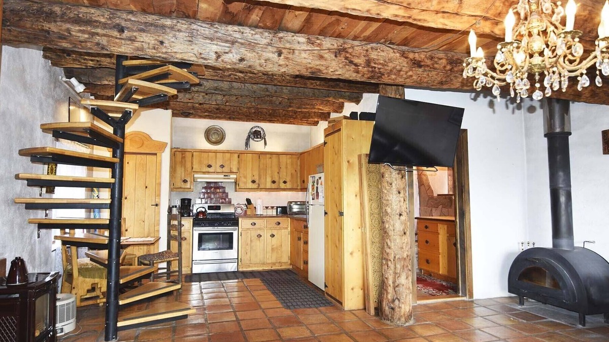 Arroyo Seco Cabin | Peaceful New Mexican Charm, Jacuzzi, Walk To Arroyo Seco, Pets Welcome