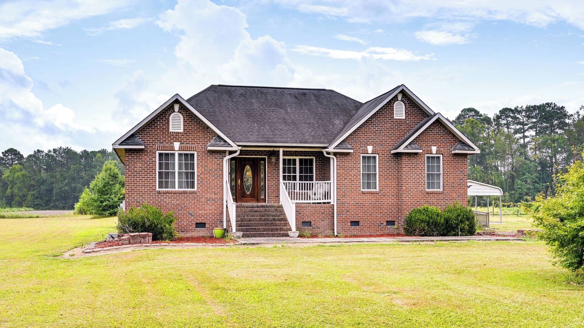 Ernul House | Peaceful North Carolina Getaway w/Large Deck!