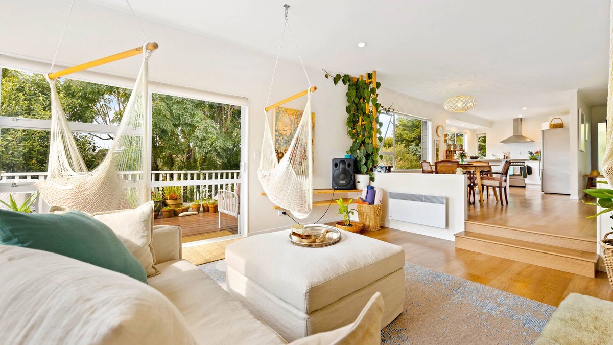 Stanmore Bay Apartment | Peaceful Oasis in the Heart of Stanmore Bay.nA sweet 7mins walk to the beach!n