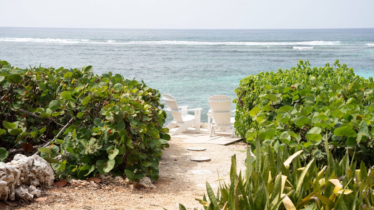 Bodden Town Condo | Peaceful Ocean Front Condo