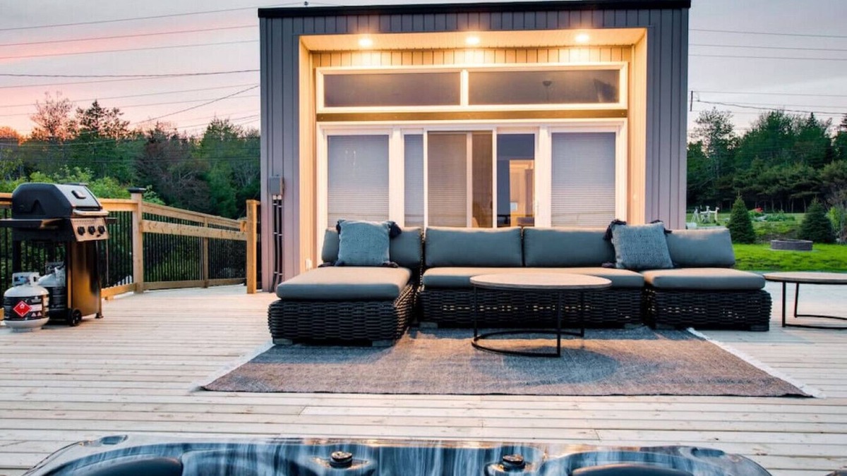 Hunts Point Cottage | Peaceful Oceanfront Cabine Hot Tub, Sauna-All Weather Domes-Private