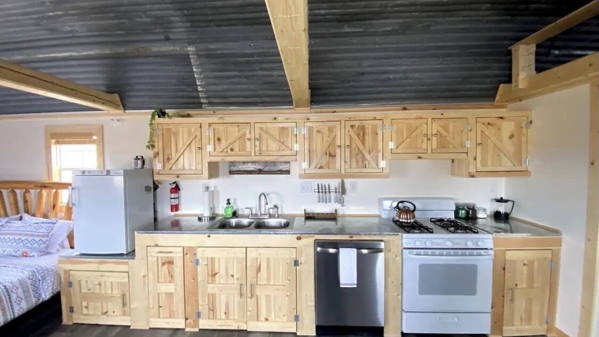Blanca Cabin | Peaceful off-grid cabin at Alamo Alpaca Ranch PET FRIENDLY
