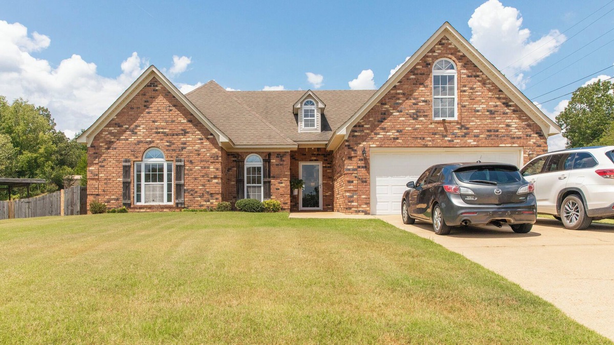Oxford House | Peaceful Oxford Getaway — Minutes from Grove, Square, Taylor Grocery