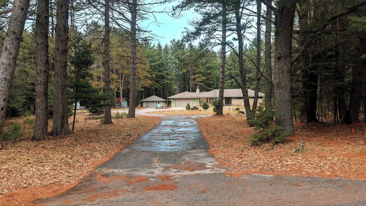 Hazelhurst House | Peaceful Pines, 4 bdrm, 3 bath home tucked in just south of Minocqua