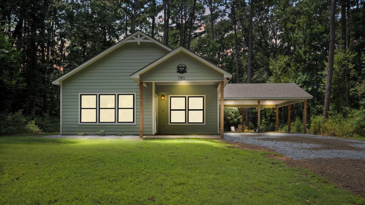 Geneva House | Peaceful Pines Bungalow at Toledo Bend Lake and Pendleton Park - Pet Friendly
