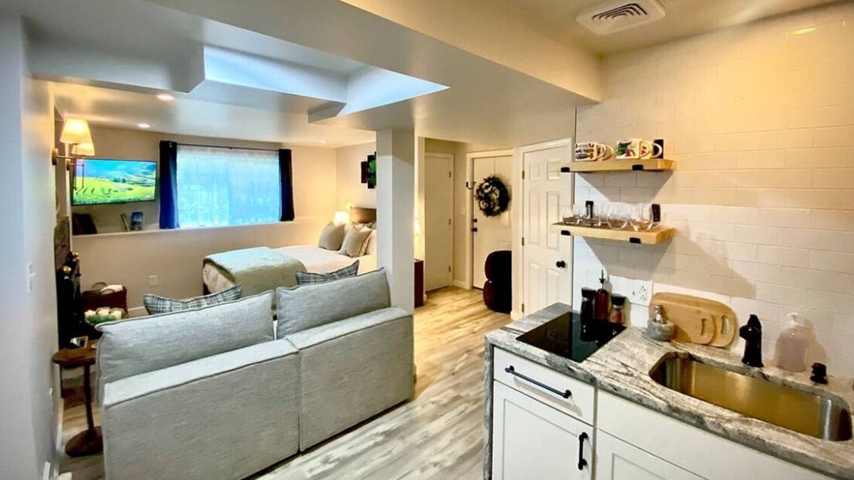 Hanson Apartment | Peaceful Pines Haven~ cozy studio near the ponds